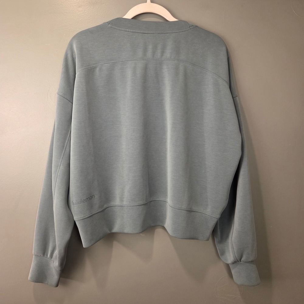 Lululemon Women's Softstreme Perfectly Oversized Cropped Crew Sweatshirt Size 10 - Picture 2 of 9
